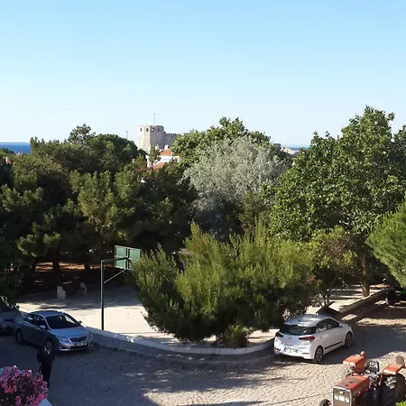 Alaybey Ada Evi 招待所 *