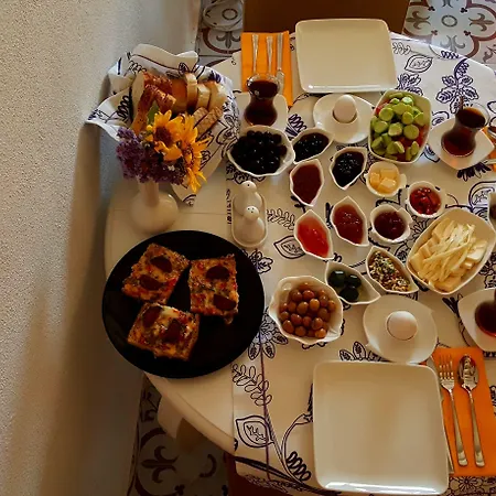 Alaybey Ada Evi 招待所 *