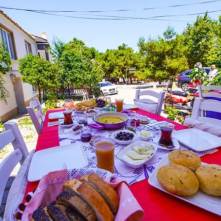 招待所 Alaybey Ada Evi *