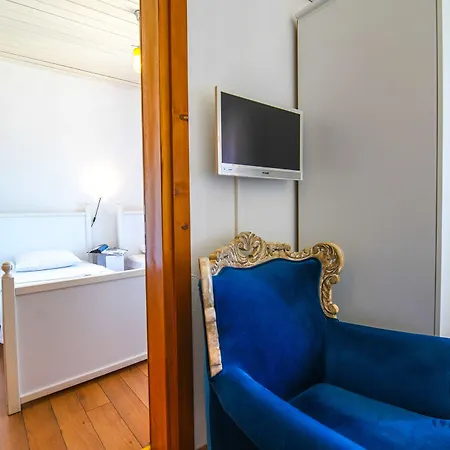 Alaybey Ada Evi 招待所 *