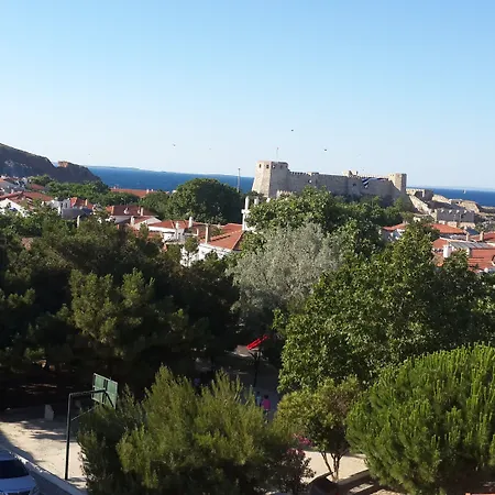 Alaybey Ada Evi 招待所