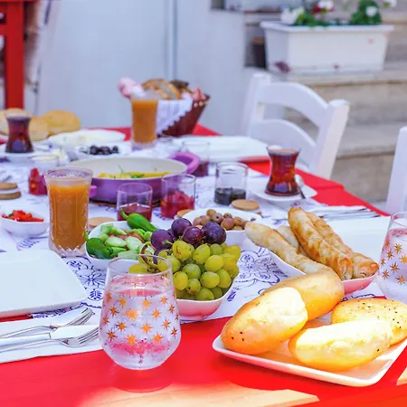 Alaybey Ada Evi Pensión