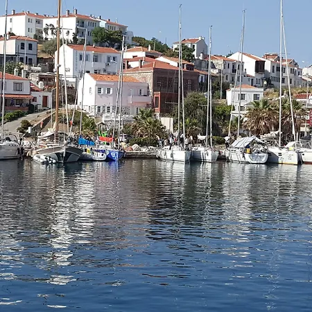 招待所 Alaybey Ada Evi *